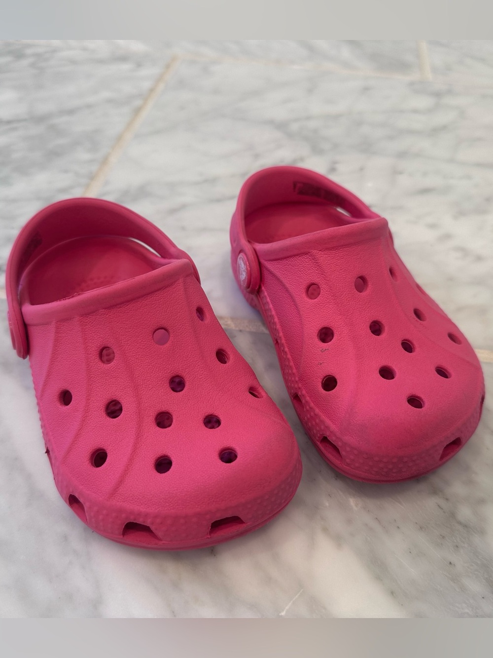 CROCS Kids Classic Clog in Bright Pink